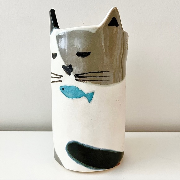 Charming Ceramic Cat Planter Vase - Stylish Scandinavian Vibe, 7-Inch Height - Picture 5 of 9